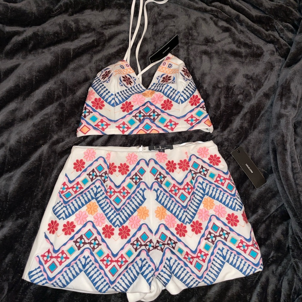 Lulu’s Embroidered Set - Picture 5 of 5